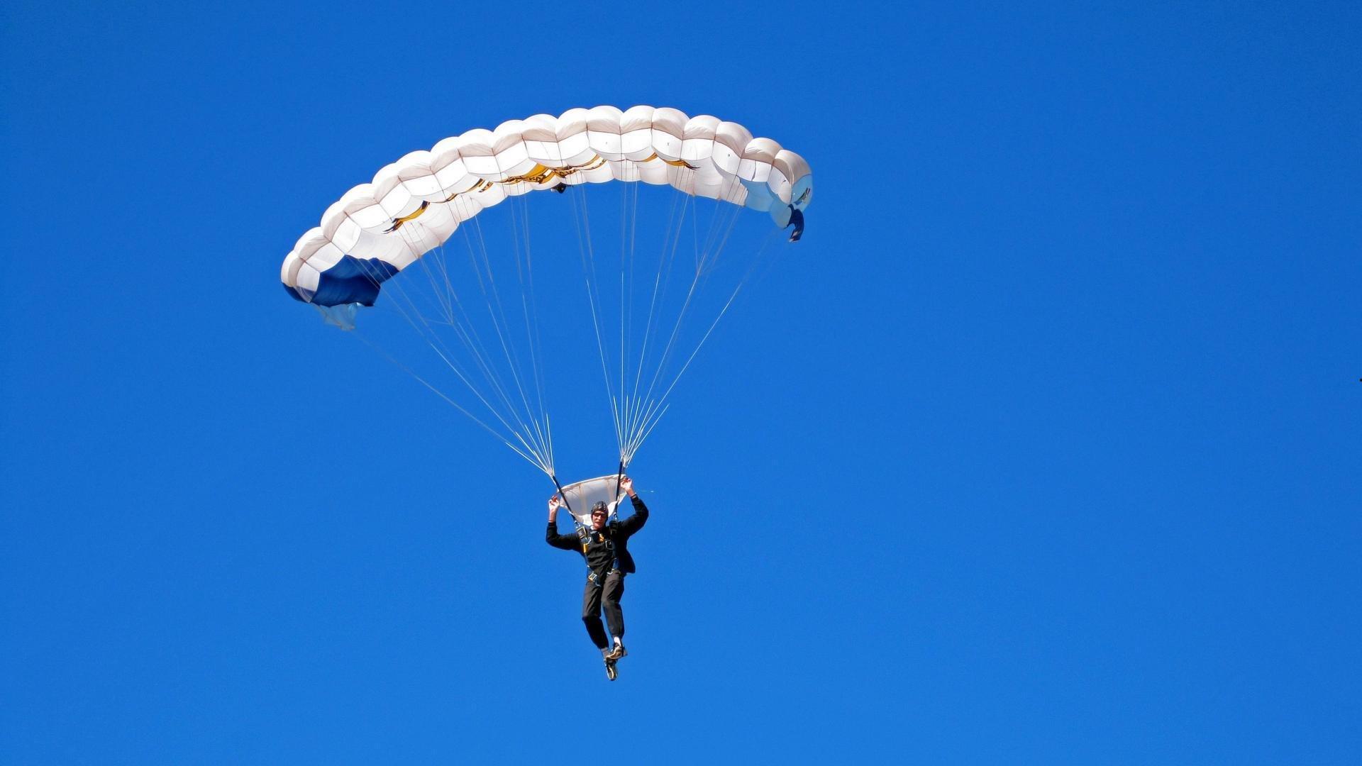 穆勒誓言全力冲击德甲桂冠 坦言深情告别非当前议题