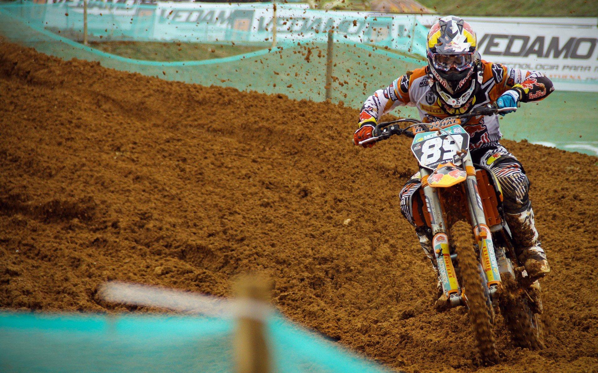 薪资风暴席卷足坛！拜仁诚意挽留萨内，土超豪门天价合约引发震动